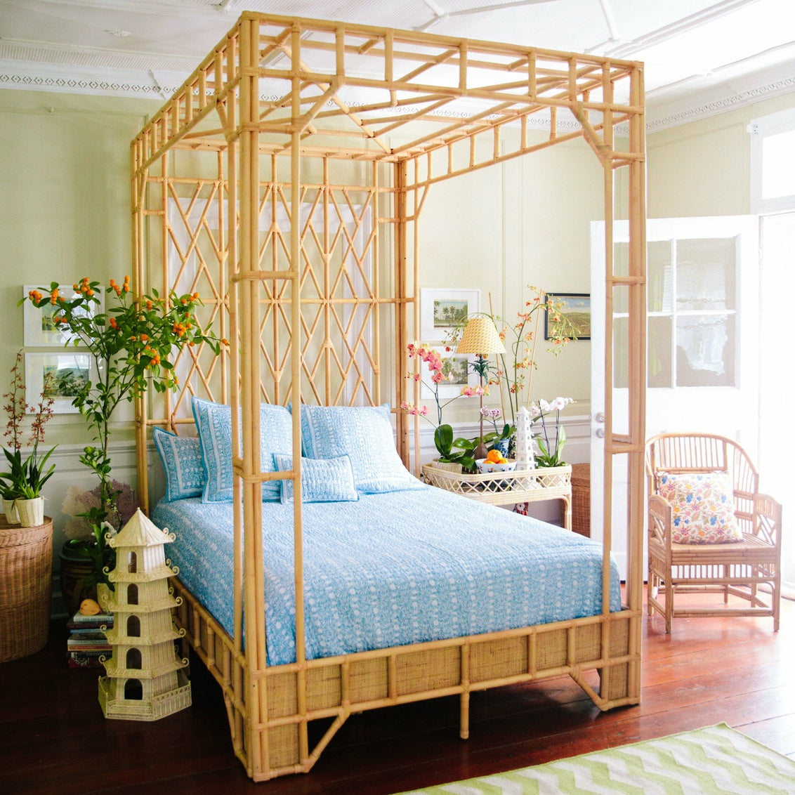 Paradise Queen Canopy Bed